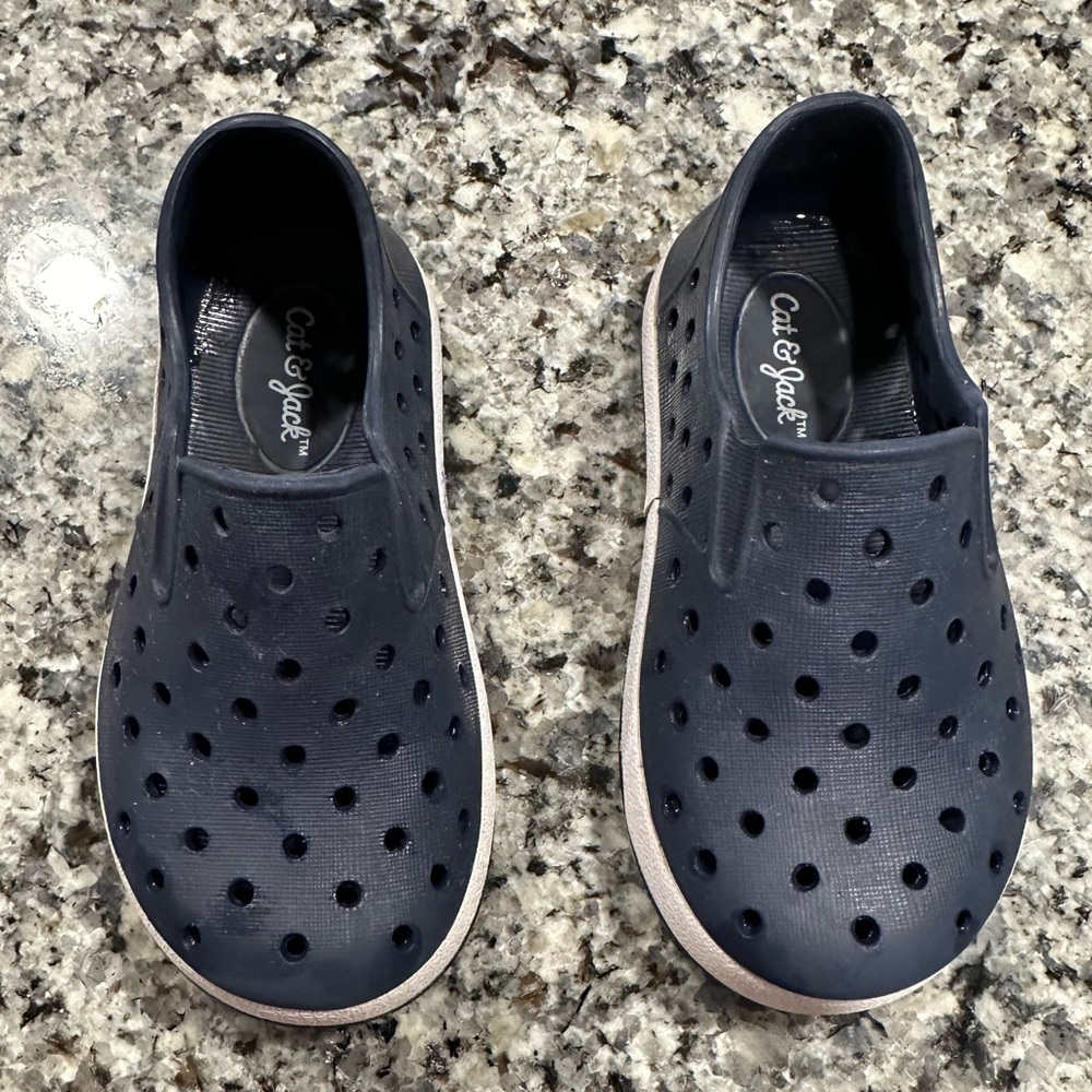 Cat & Jack Navy Blue Rubber Slip On Water Shoes Size 5